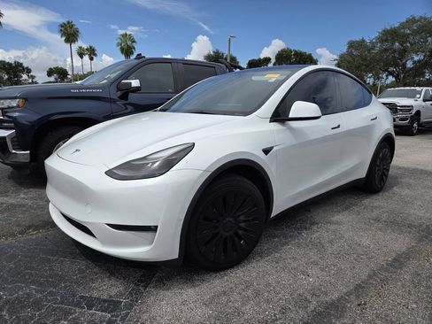 Used 2023 Tesla Model Y Long Range AWD/4WD image 3