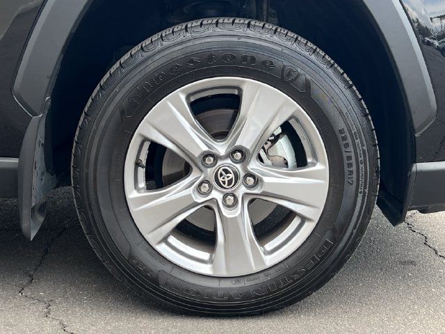 Used 2025 Toyota RAV4 XLE FWD image 12