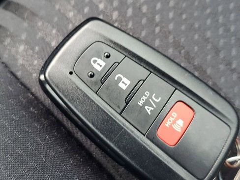 Used 2022 Toyota Prius Prime XLE image 37