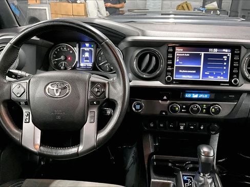 Used 2022 Toyota Tacoma TRD Sport w/ Technology Package image 15
