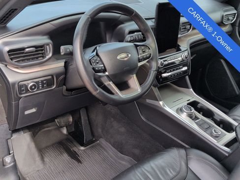Used 2024 Ford Explorer Platinum w/ Technology Package image 2