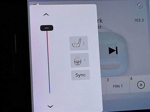 Used 2023 Chrysler Pacifica Touring-L image 19