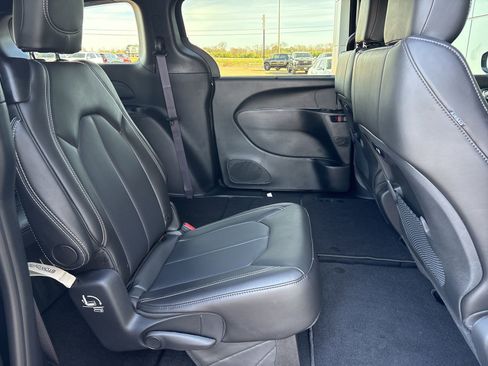 New 2026 Chrysler Pacifica Select w/ S Appearance Package image 15