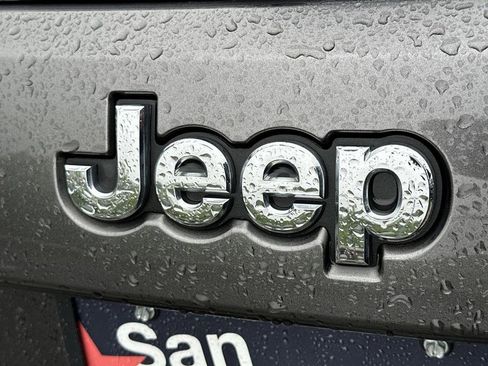 Certified 2021 Jeep Grand Cherokee Laredo RWD image 36