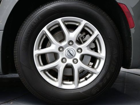 Used 2025 Chrysler Pacifica Select FWD image 16