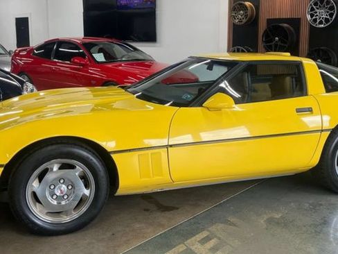 Used 1988 Chevrolet Corvette Coupe RWD image 1