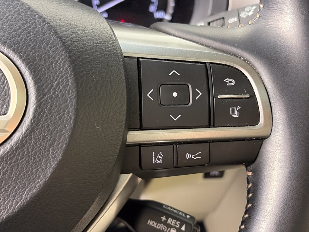 Used 2023 Lexus GX 460 Premium w/ Accessory Package AWD/4WD image 18