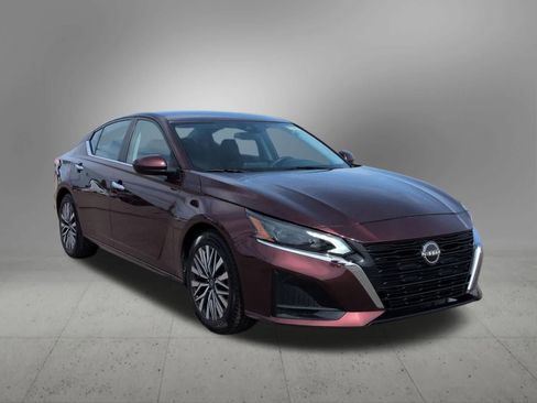 Used 2023 Nissan Altima 2.5 SV FWD image 8