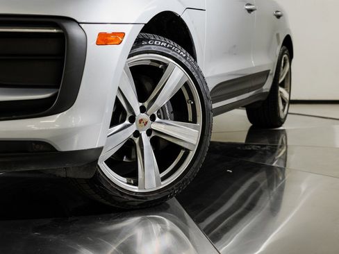 Certified 2025 Porsche Macan AWD/4WD image 12