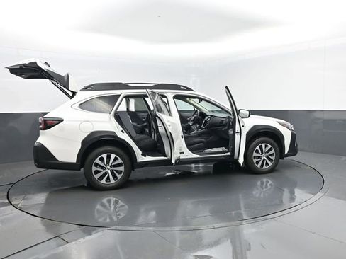 Used 2025 Subaru Outback Premium image 28