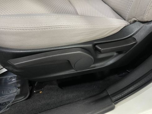 Used 2018 Subaru Forester 2.5i AWD/4WD image 14