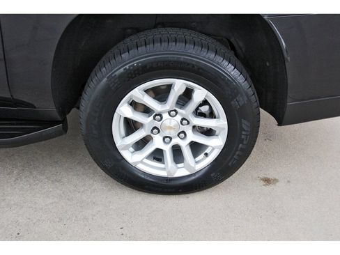 Used 2025 Chevrolet Suburban LT AWD/4WD image 6