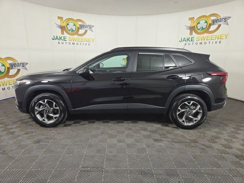 Used 2025 Chevrolet Trax LT w/ Driver Confidence Package FWD image 6