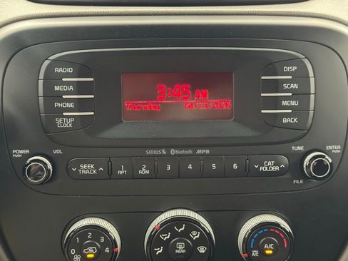 Used 2014 Kia Soul FWD image 19