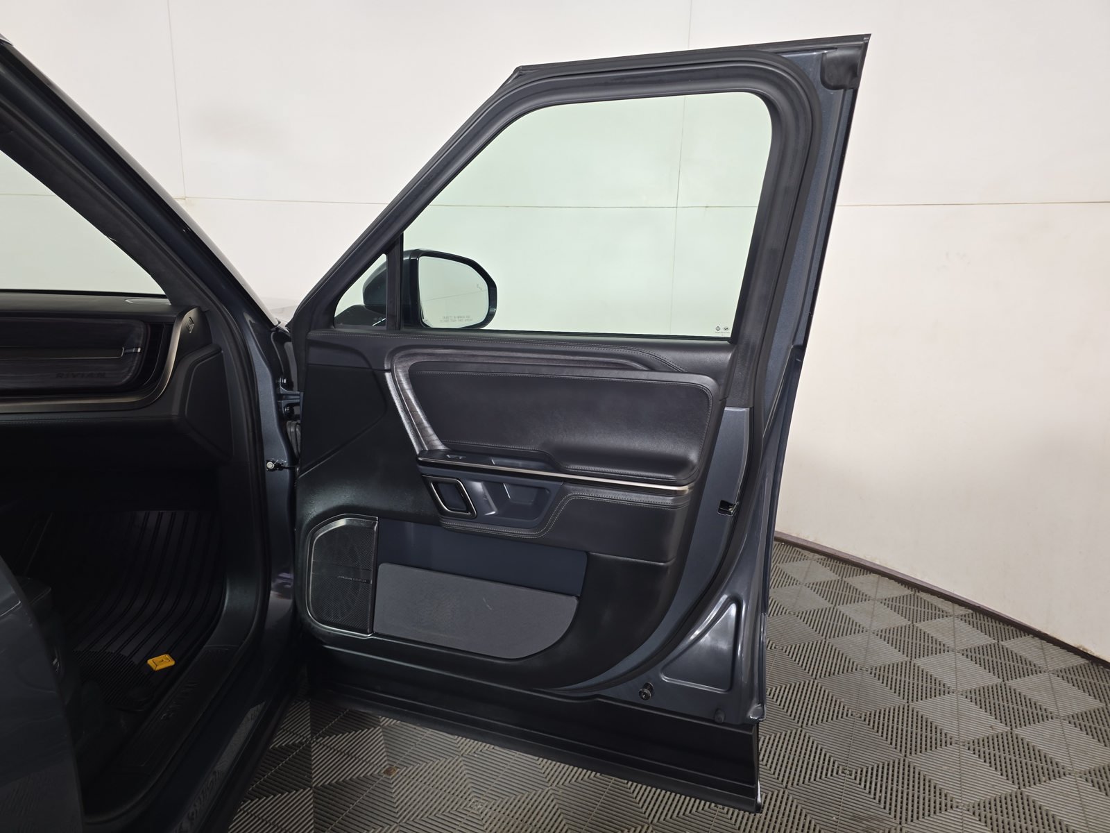 Used 2022 Rivian R1S Launch Edition Quad AWD/4WD image 18
