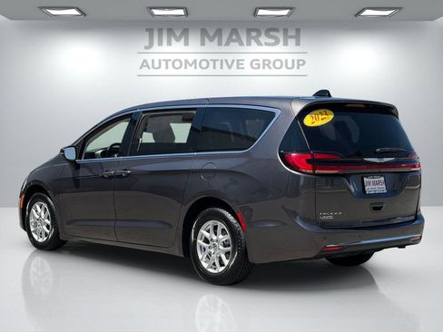 Used 2023 Chrysler Pacifica Touring-L FWD image 4
