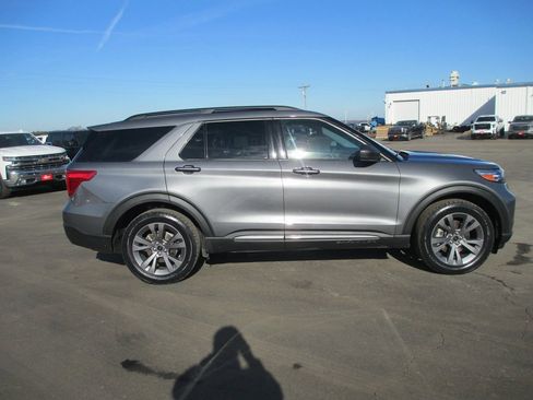 Used 2021 Ford Explorer XLT w/ Equipment Group 202A image 3