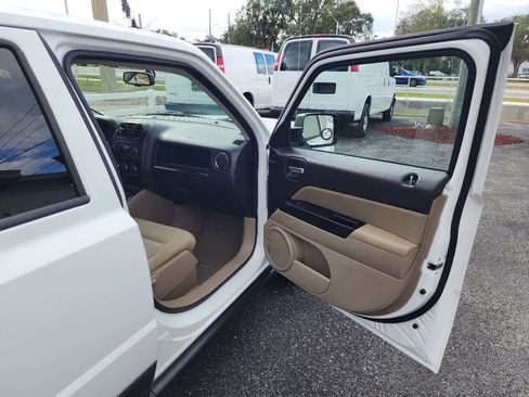 Used 2017 Jeep Patriot Latitude image 32