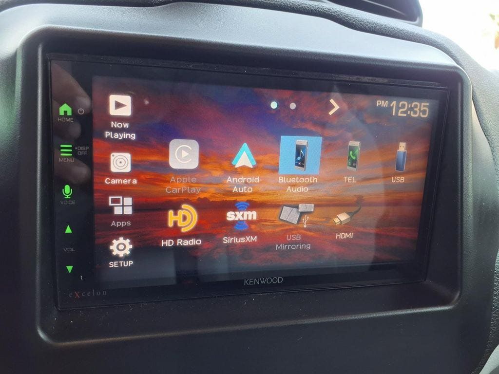 Used 2019 Jeep Renegade Latitude FWD image 3