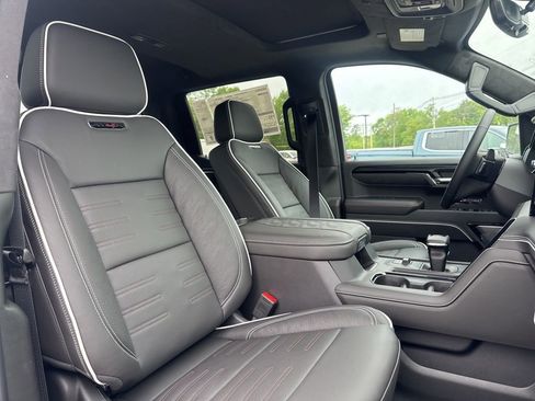 New 2026 GMC Sierra 1500 AT4X w/ LPO, Black Badging Package AWD/4WD image 11