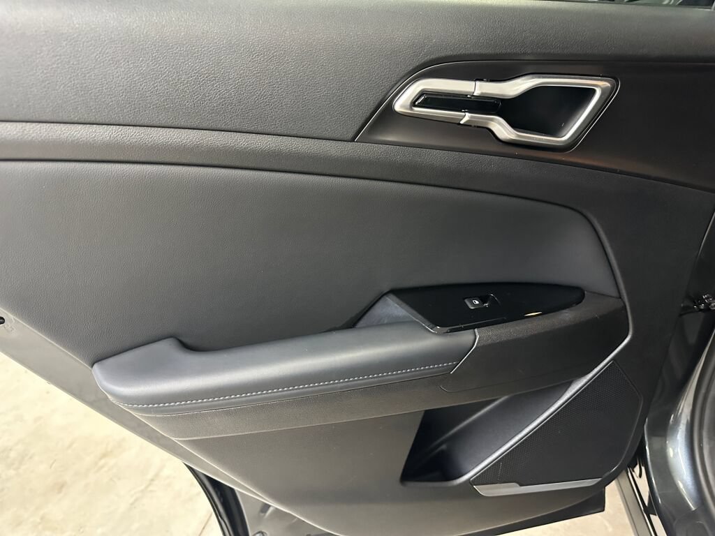 Used 2023 Kia Sportage EX FWD image 17