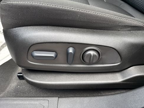 Used 2023 GMC Acadia SLE w/ Driver Convenience Package FWD image 18