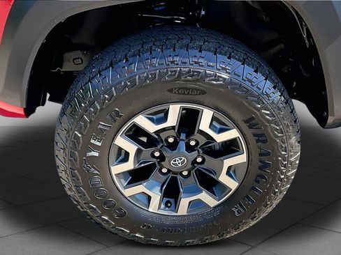 Used 2023 Toyota Tacoma TRD Off-Road w/ TRD Premium Off Road Package AWD/4WD image 10