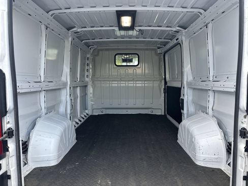 Used 2025 RAM ProMaster 2500 w/ Convenience Group FWD image 33