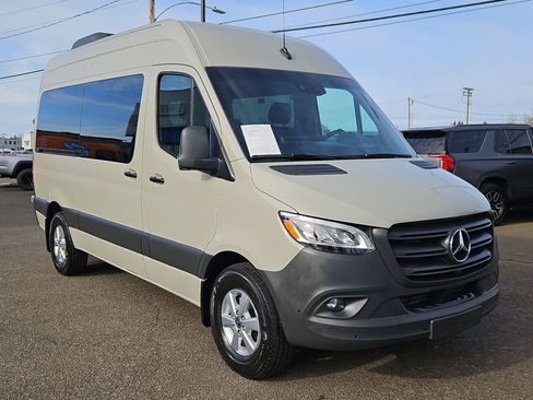 Used 2023 Mercedes-Benz Sprinter 2500 image 7