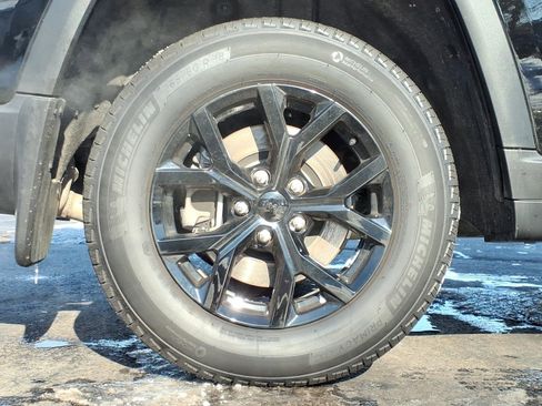 Certified 2025 Jeep Grand Cherokee L Altitude image 9