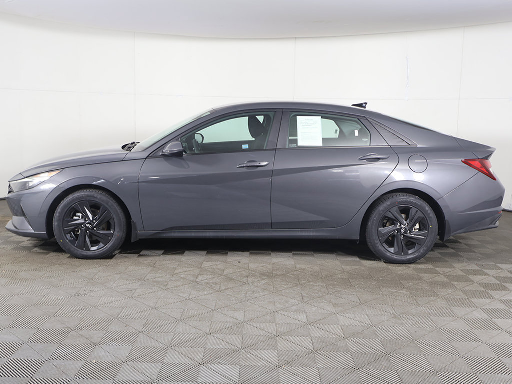 Used 2023 Hyundai Elantra SEL w/ Winter Weather Package FWD image 17