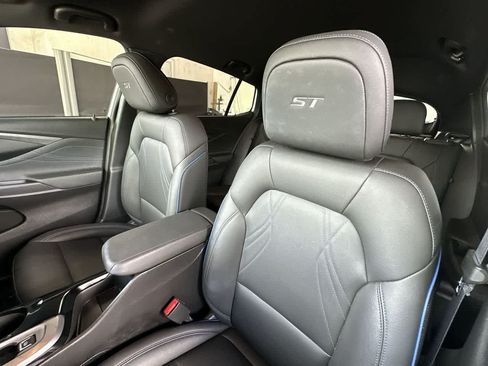 Used 2025 Buick Envista Sport Touring FWD image 14