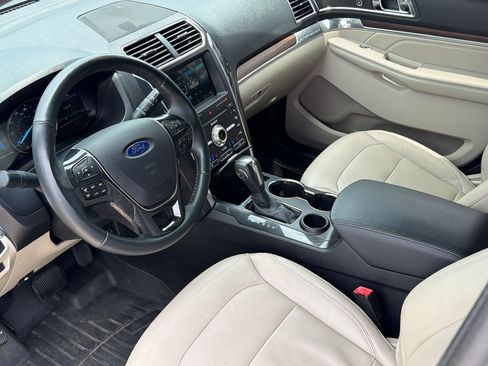 Used 2019 Ford Explorer Limited w/ Class III Trailer Tow Package FWD image 4