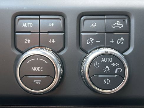 Used 2024 GMC Sierra 2500 AT4 w/ Technology Package AWD/4WD image 30