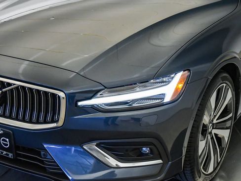 Certified 2023 Volvo S60 B5 Ultimate w/ Climate Package FWD image 9