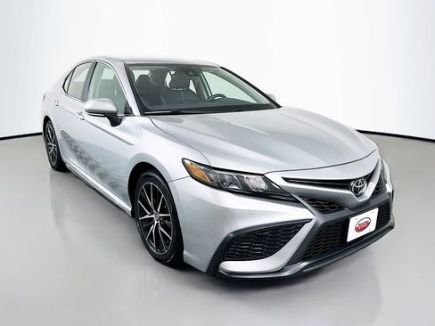 Certified 2024 Toyota Camry SE image 3