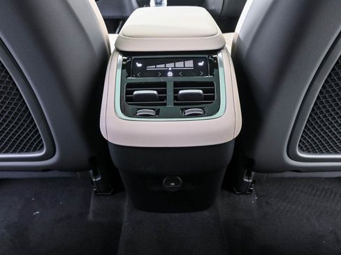 New 2026 Volvo XC90 B6 Plus w/ Protection Package Premier AWD/4WD image 18