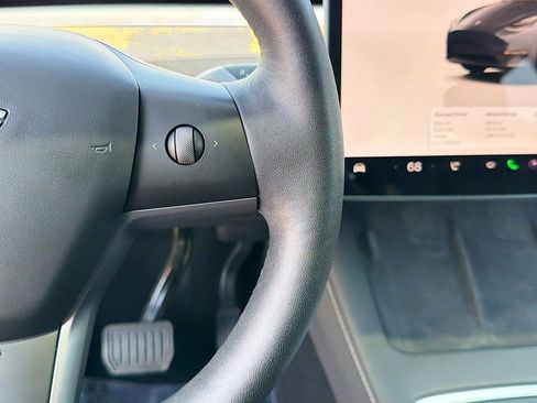 Used 2023 Tesla Model Y Long Range image 35