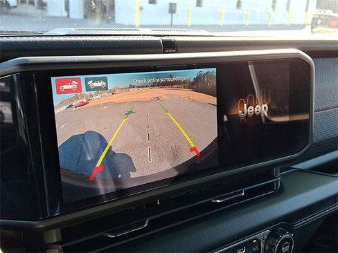 Used 2024 Jeep Wrangler Unlimited Rubicon w/ Technology Group image 19