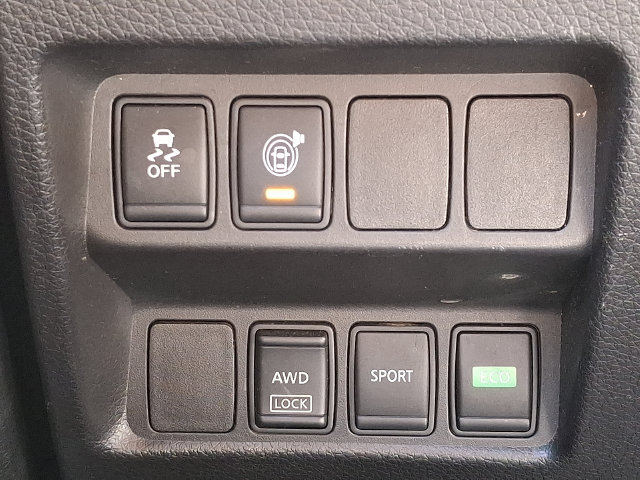 Used 2017 Nissan Rogue SV AWD/4WD image 24