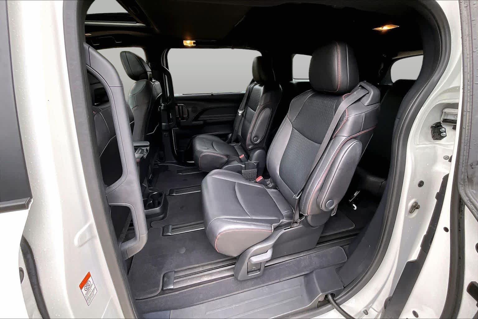 Used 2025 Toyota Sienna XSE FWD image 21