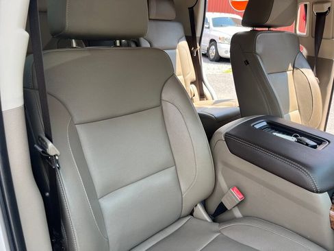 Used 2018 Chevrolet Tahoe Premier AWD/4WD image 38