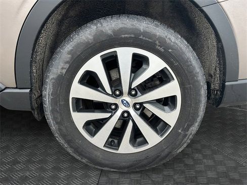 Used 2021 Subaru Outback Premium image 9