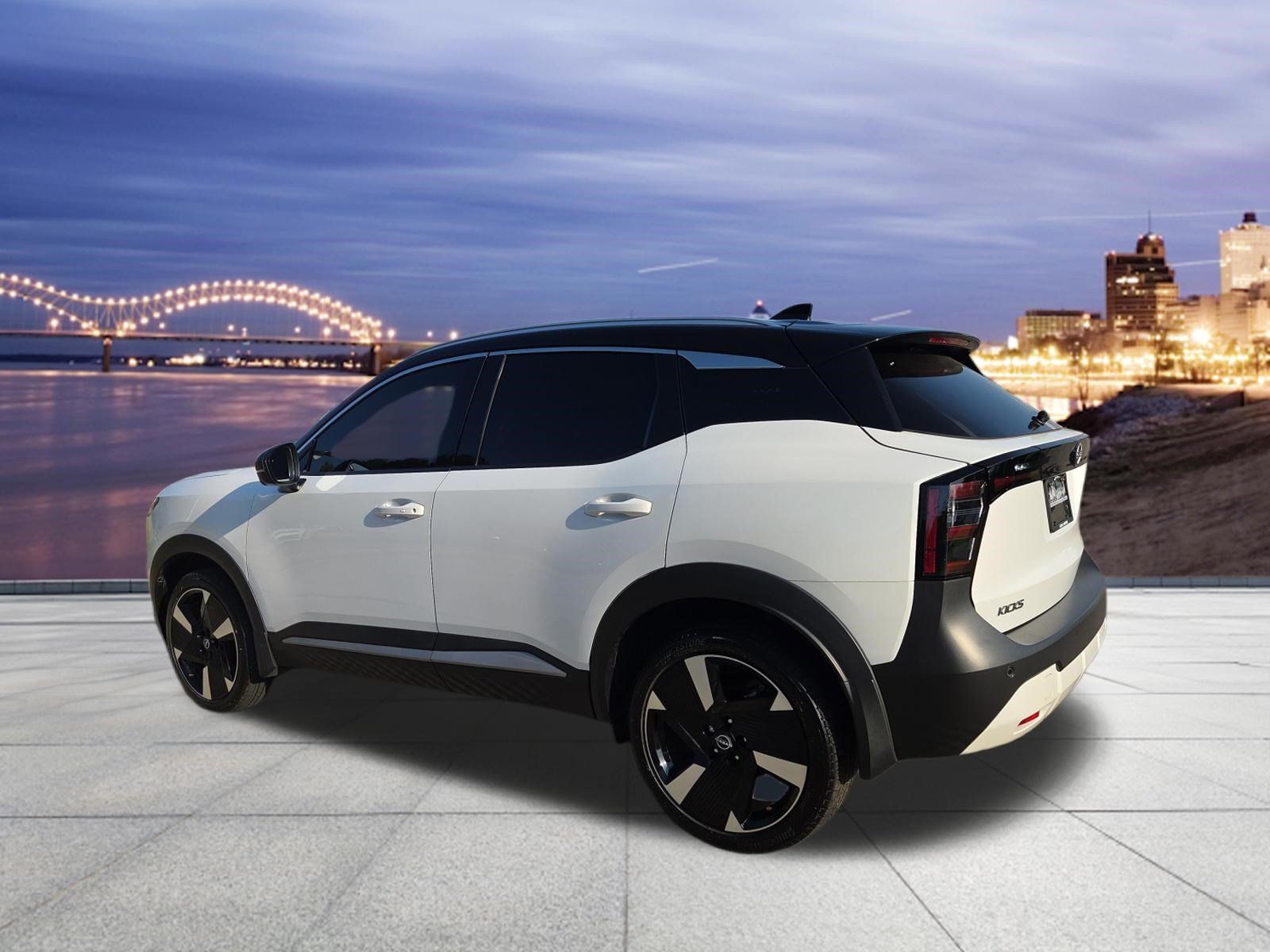 Used 2025 Nissan Kicks SR FWD image 3