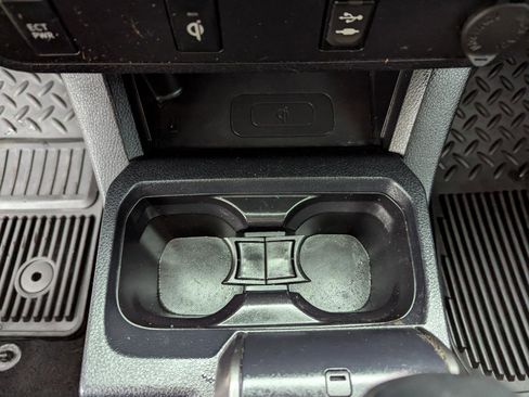 Used 2017 Toyota Tacoma TRD Sport w/ Tow Package (A/T) AWD/4WD image 25