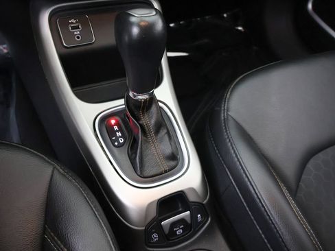 Used 2019 Jeep Compass Latitude FWD image 43
