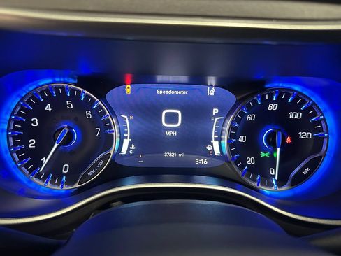 Used 2023 Chrysler Pacifica Touring-L FWD image 32