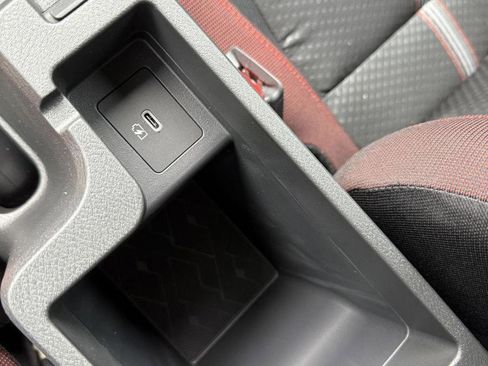 Used 2025 Nissan Versa SR w/ Trunk Package image 38