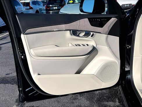 Certified 2024 Volvo XC90 B6 Ultimate w/ Protection Package Premier image 20