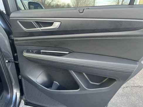 Certified 2025 Volkswagen Atlas Cross Sport SEL R-Line image 25